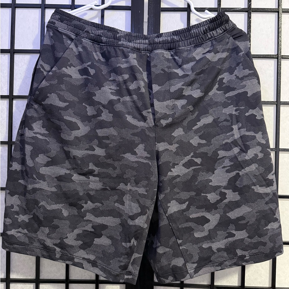 BNWOT Lululemon Camo Shorts Lined 9” - Large